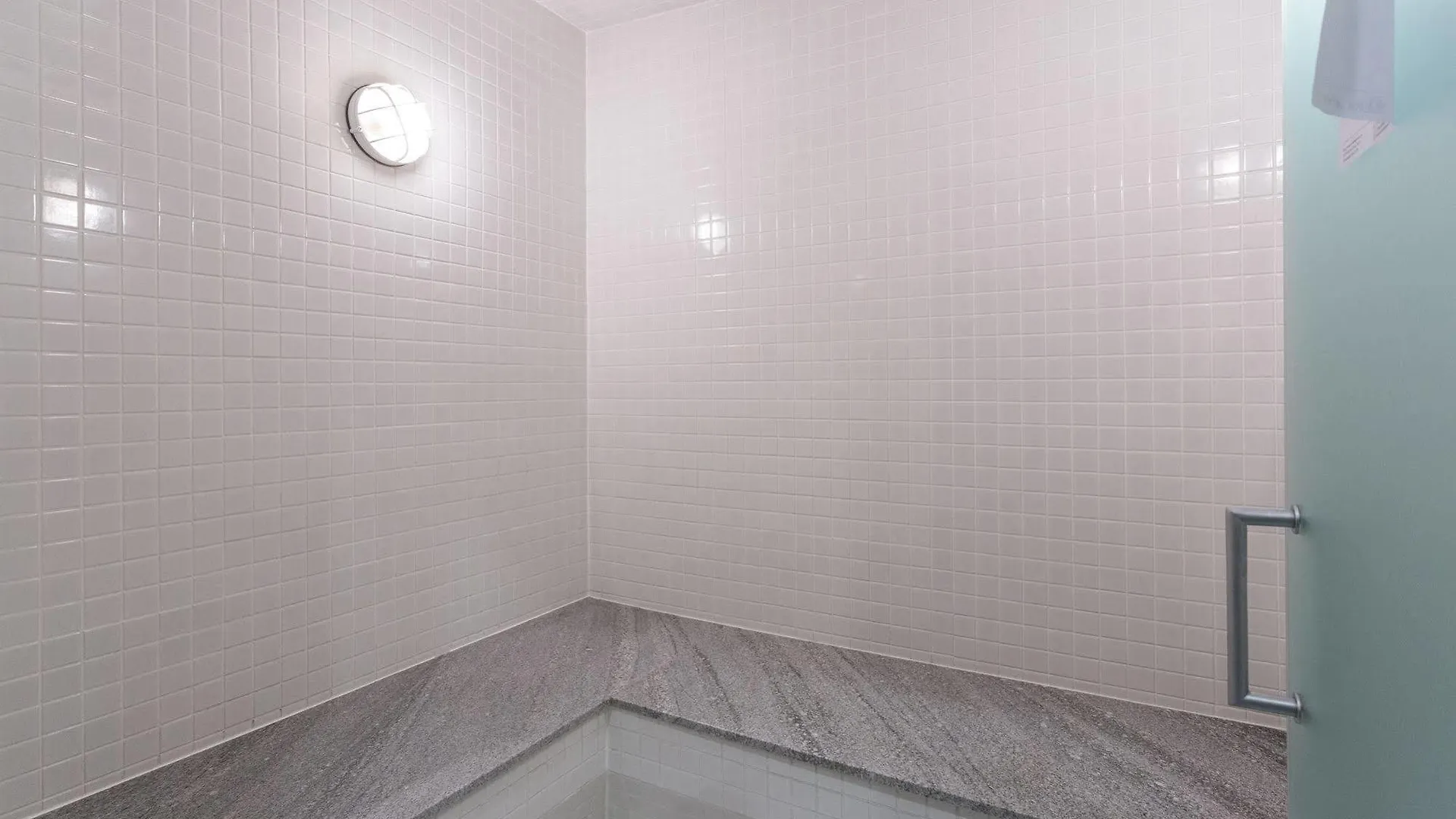 Luxury On Bay St. Apartment Toronto Canada